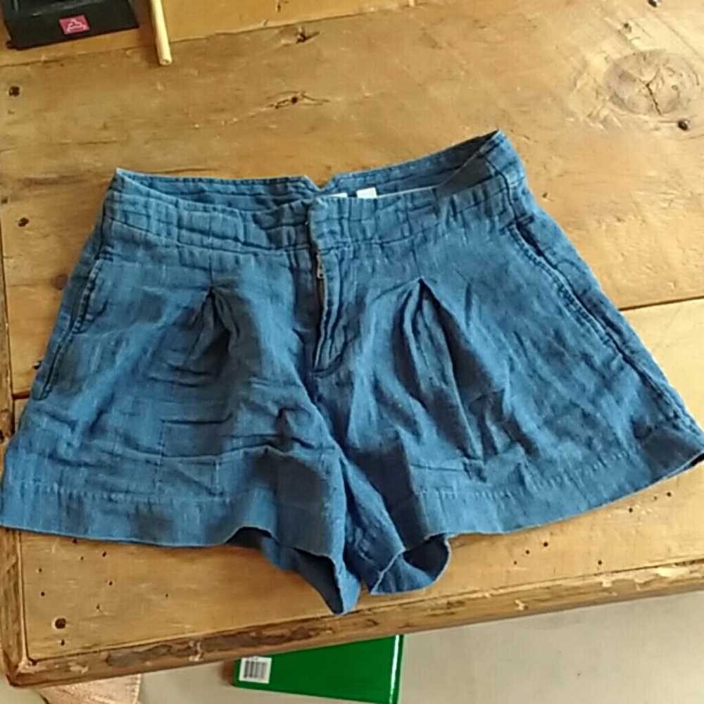 Gap pleated short with buckle, indigo blue
